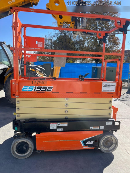 2021 JLG ES1932