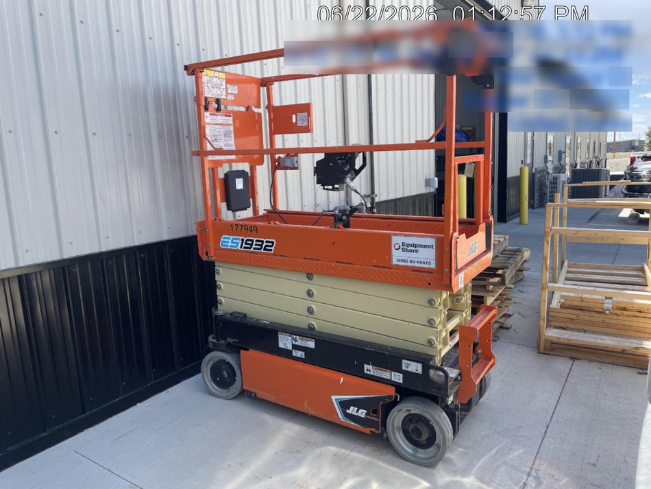 2021 JLG ES1932
