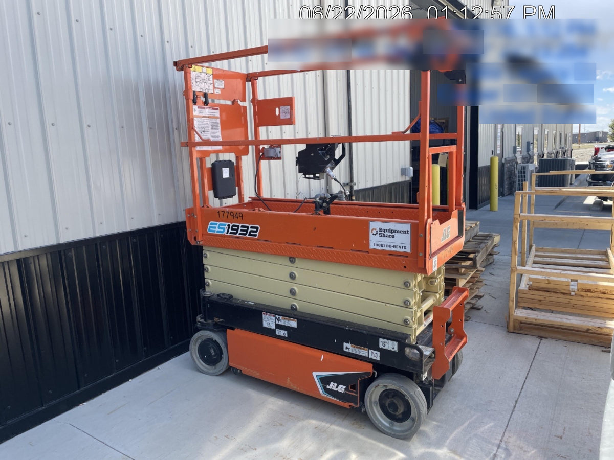 2021 JLG ES1932