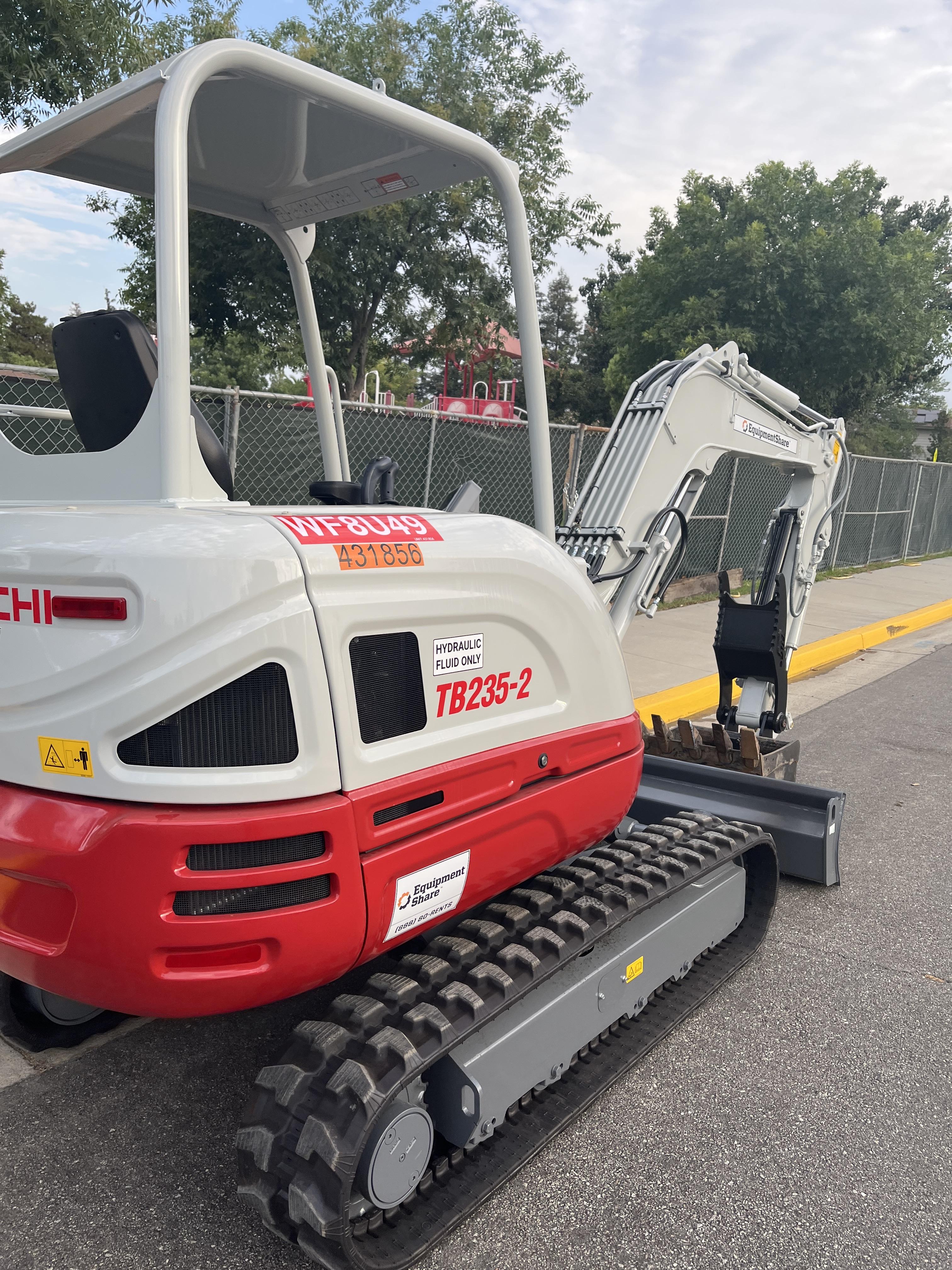 2024 TAKEUCHI TB235-2R