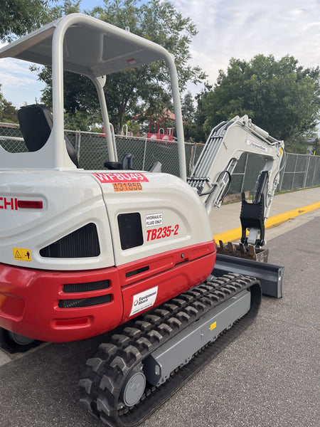 2024 TAKEUCHI TB235-2R