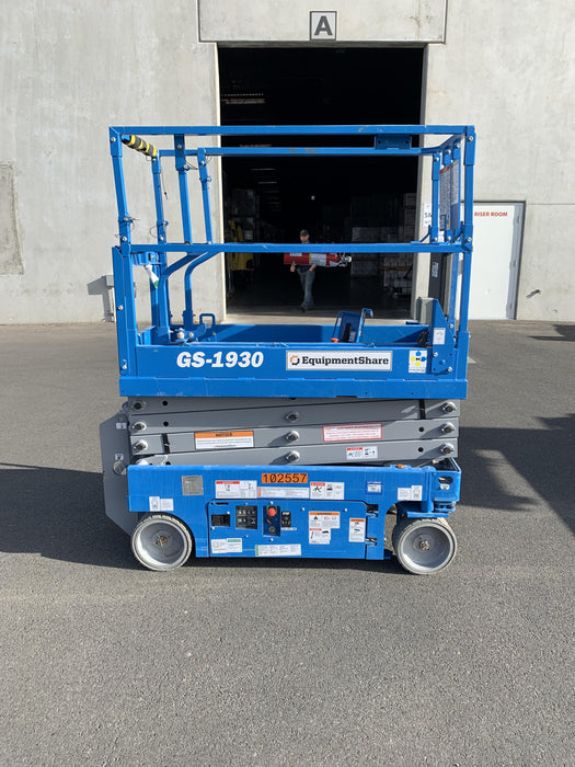 2020 Genie GS-1930 Solid Non Marking Tires, Beacon, Folding rails with half height swing gate, 800W Inverter