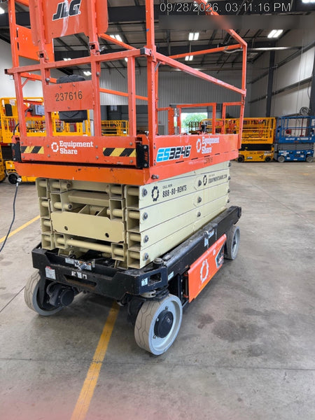 2022 JLG ES3246