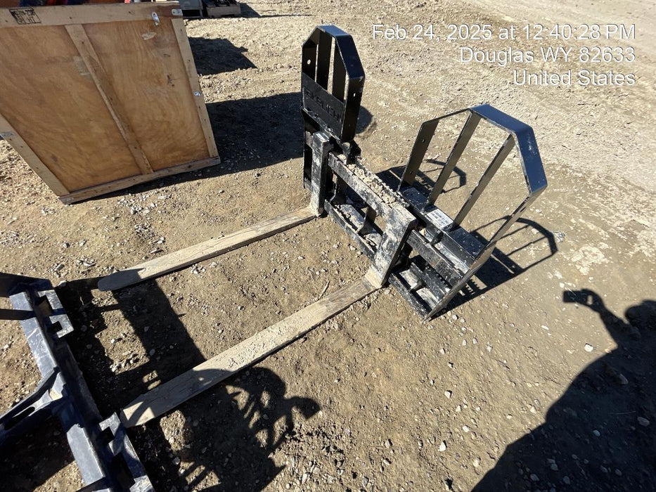 2022 TAKEUCHI 48" Pallet Forks - Takeuchi