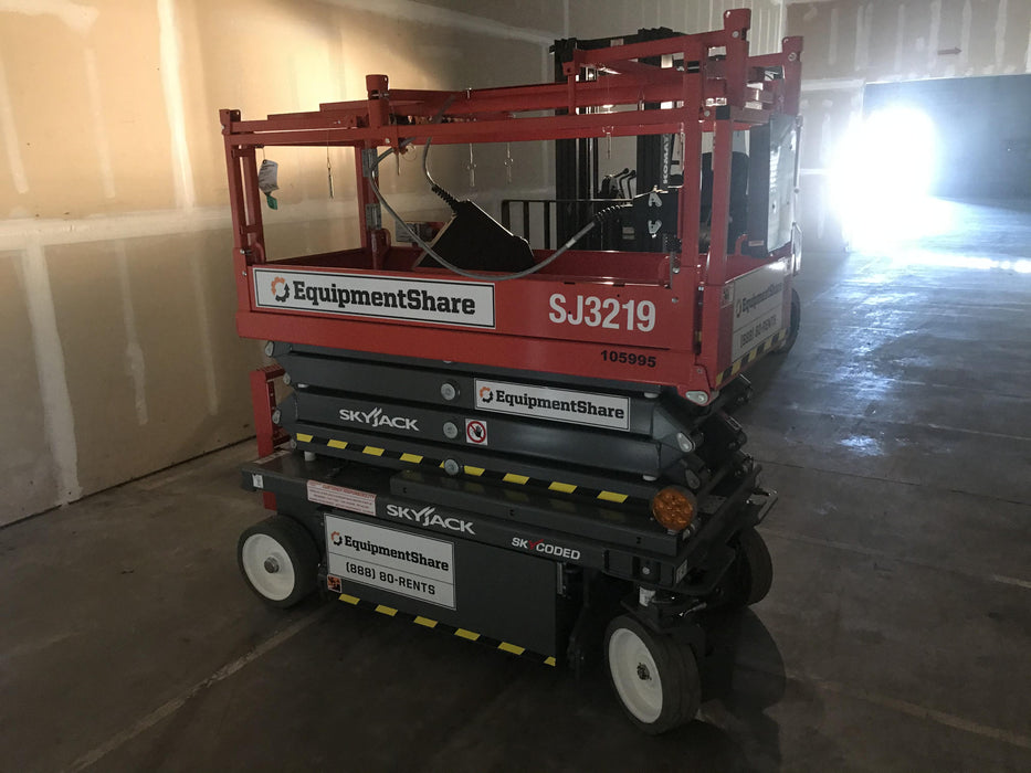2020 Skyjack SJIII-3219 Solid NM Tires, Half height spring hinged entry gate, Dual Beacons, 800W Inverter