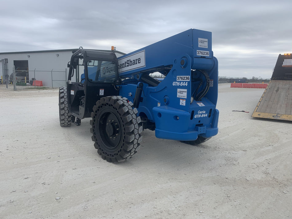 2023 GENIE GTH-844