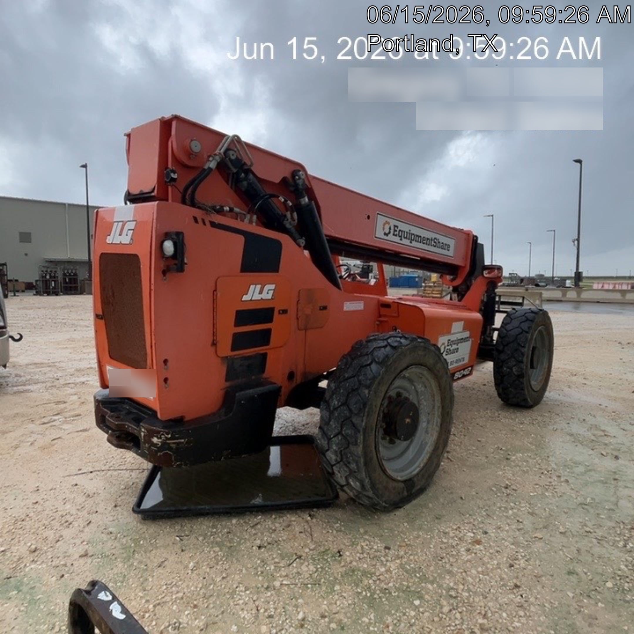 2020 Skytrak 8042 74 Hp, FF Tires, Work Lights, Beacon, Aux Hydraulics, Back up Alarm, Lifting Eye, ES Decals