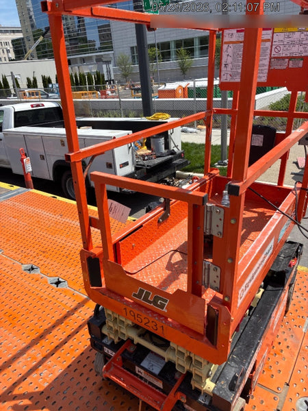 2021 JLG ES1330L