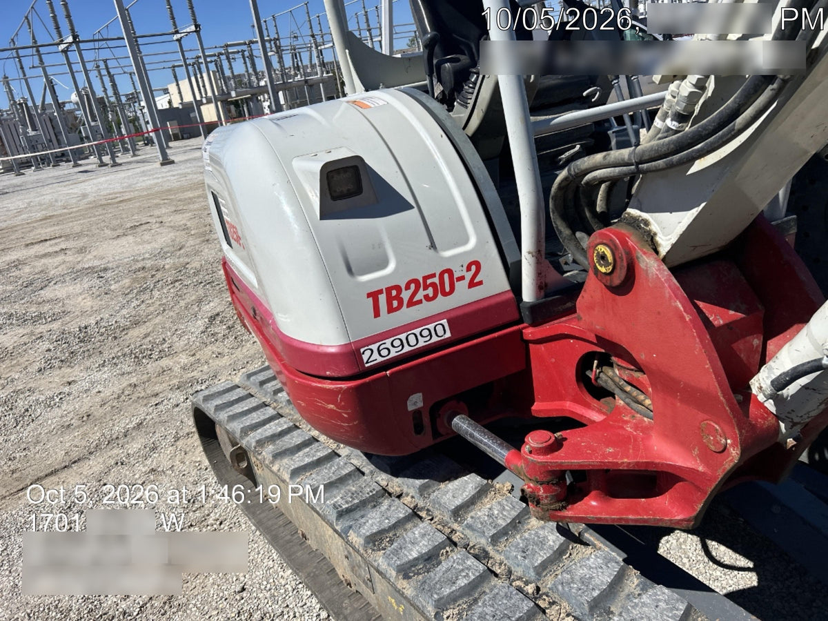 2022 TAKEUCHI TB250-2R