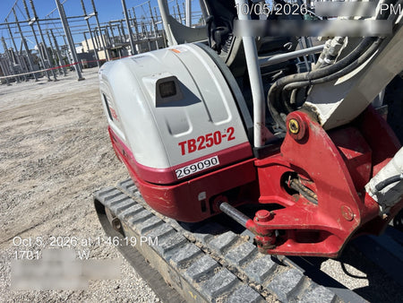 2022 TAKEUCHI TB250-2R
