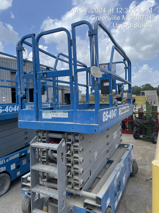 2019 Genie GS-4047 Folding rails with half height swing gate