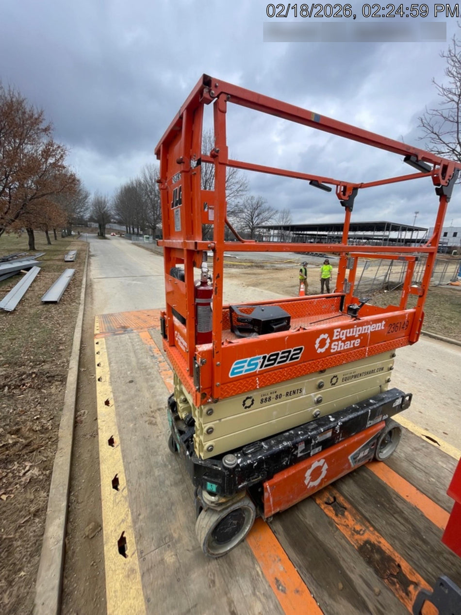 2022 JLG ES1932