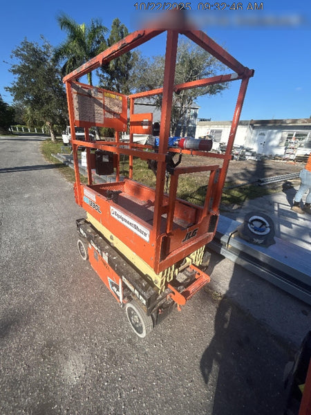 2021 JLG ES1330L