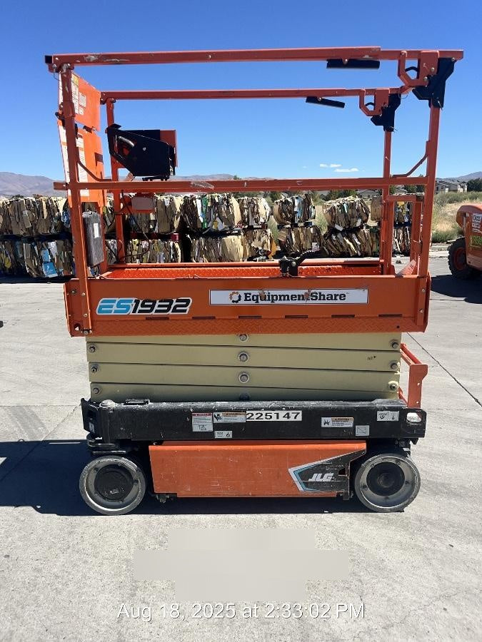 2022 JLG ES1932