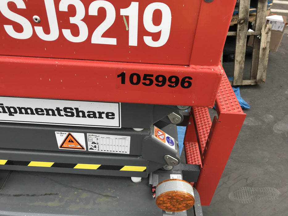 2020 Skyjack SJIII-3219 Solid NM Tires, Half height spring hinged entry gate, Dual Beacons, 800W Inverter