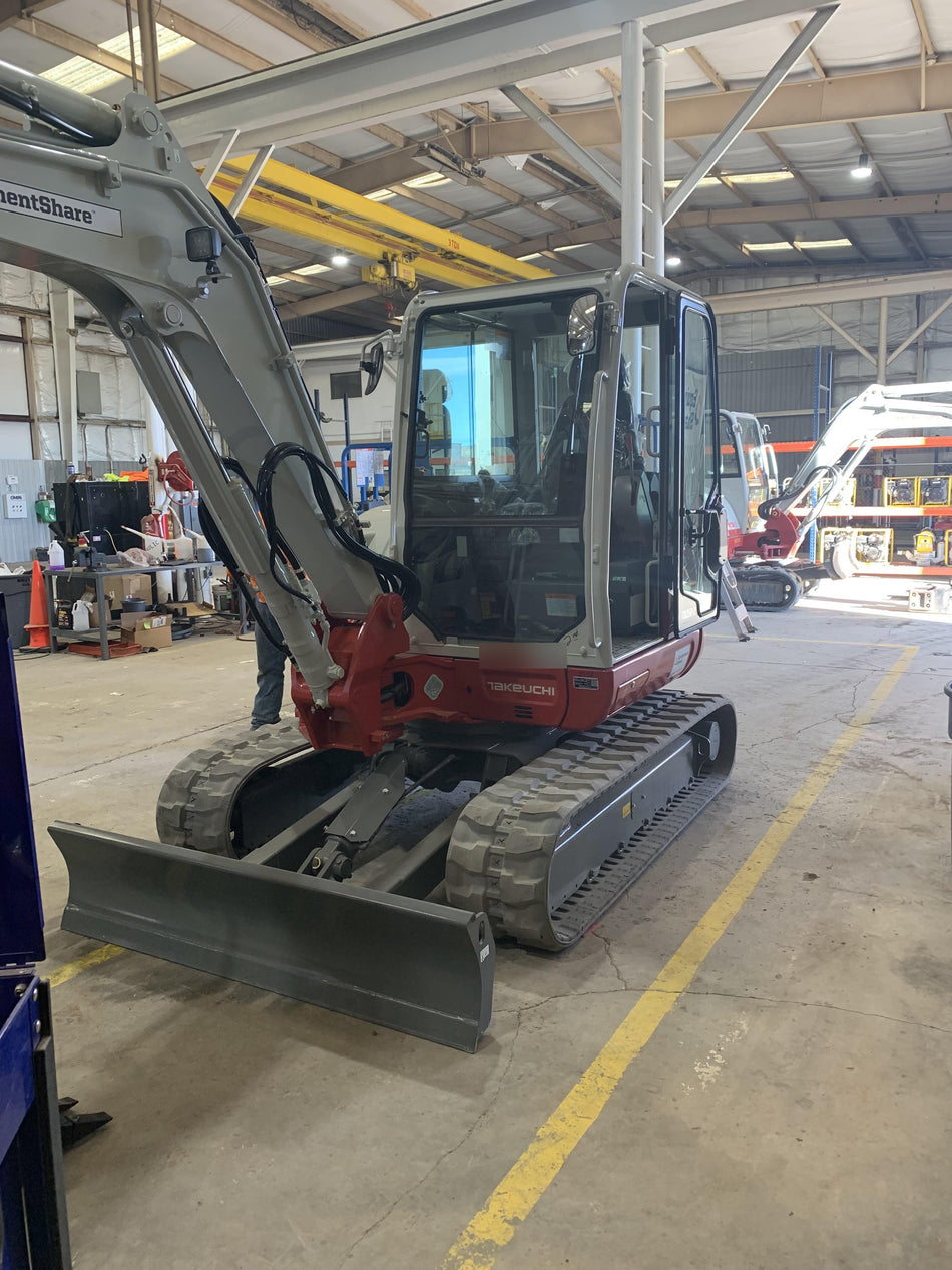 2021 TAKEUCHI TB250-2C