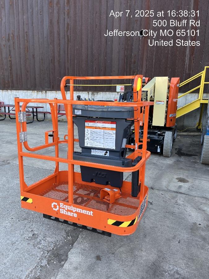 2025 JLG E300AJP