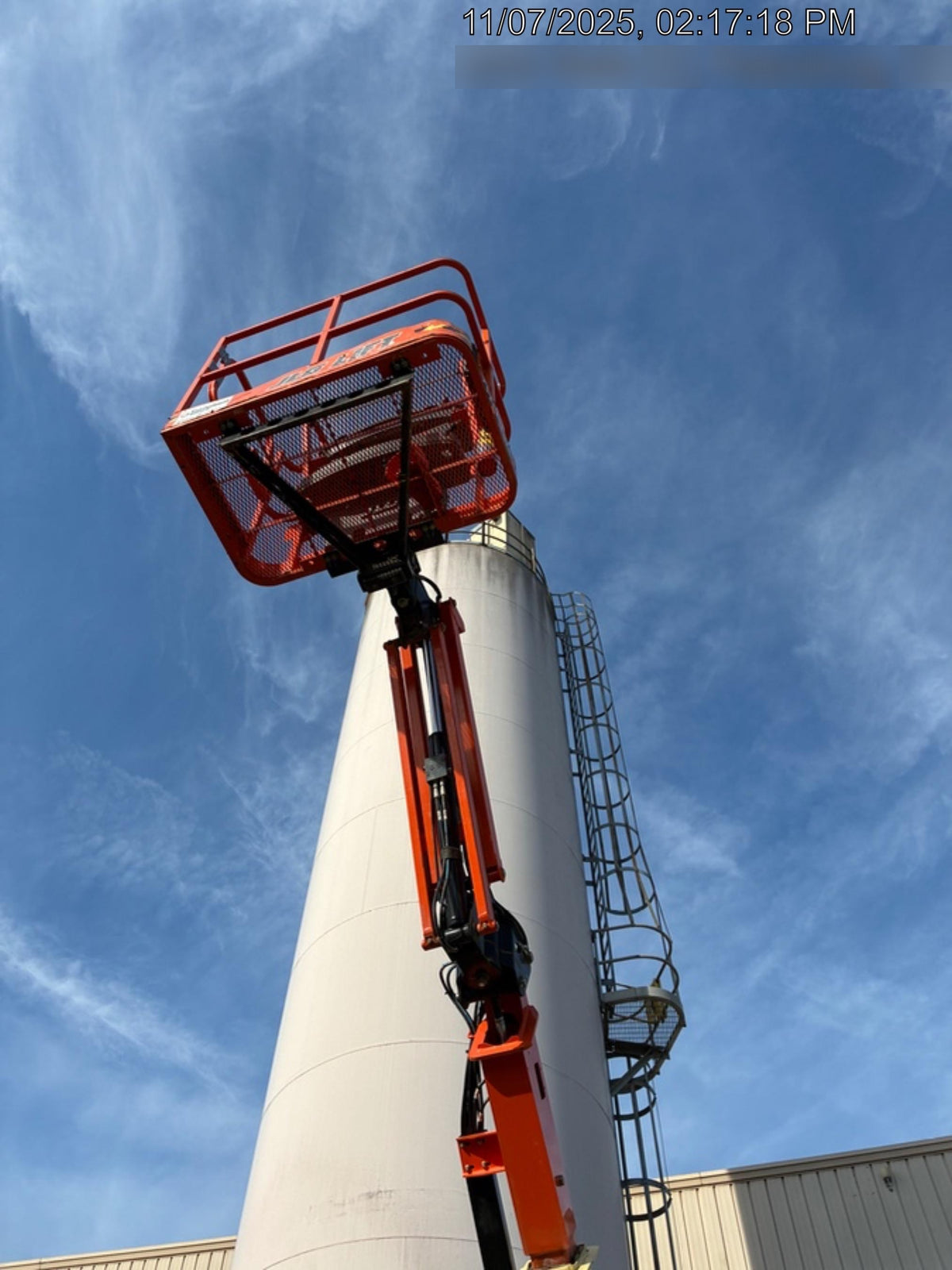 2022 JLG E300AJP