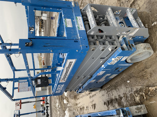 2019 Genie GS-2632 Folding rails with half height swing gate