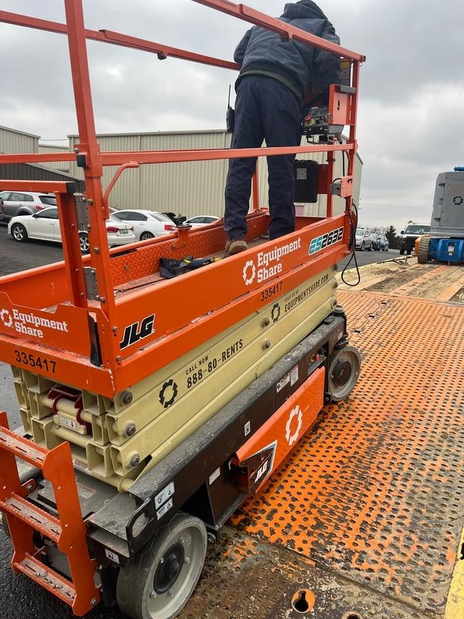 2023 JLG ES2632