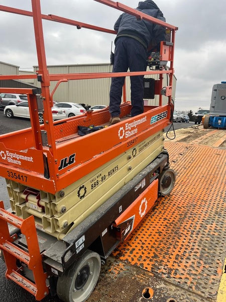 2023 JLG ES2632