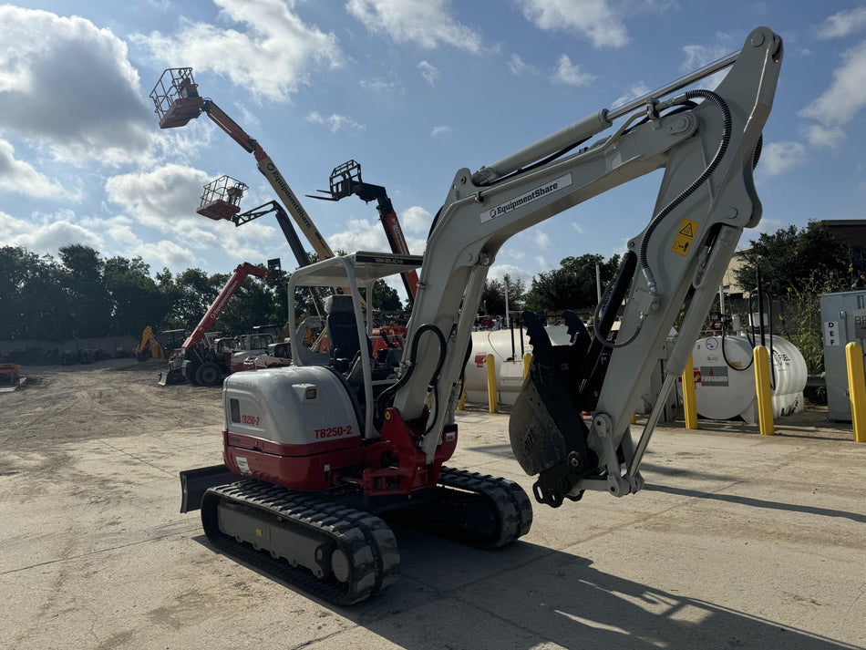 2024 TAKEUCHI TB250-2R
