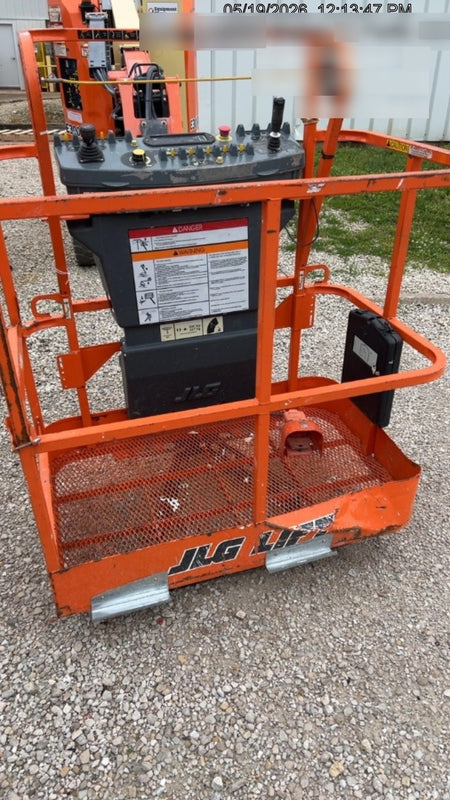 2019 JLG E300AJP