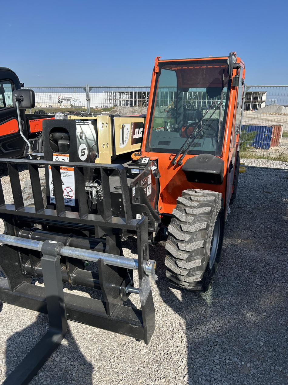 2025 JLG 519