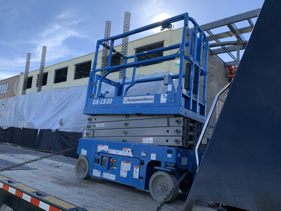 2020 Genie GS-1930 Solid Non Marking Tires, Beacon, Folding rails with half height swing gate, 800W Inverter