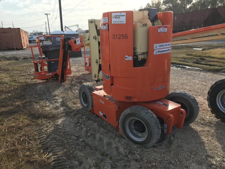 2019 JLG E300AJP