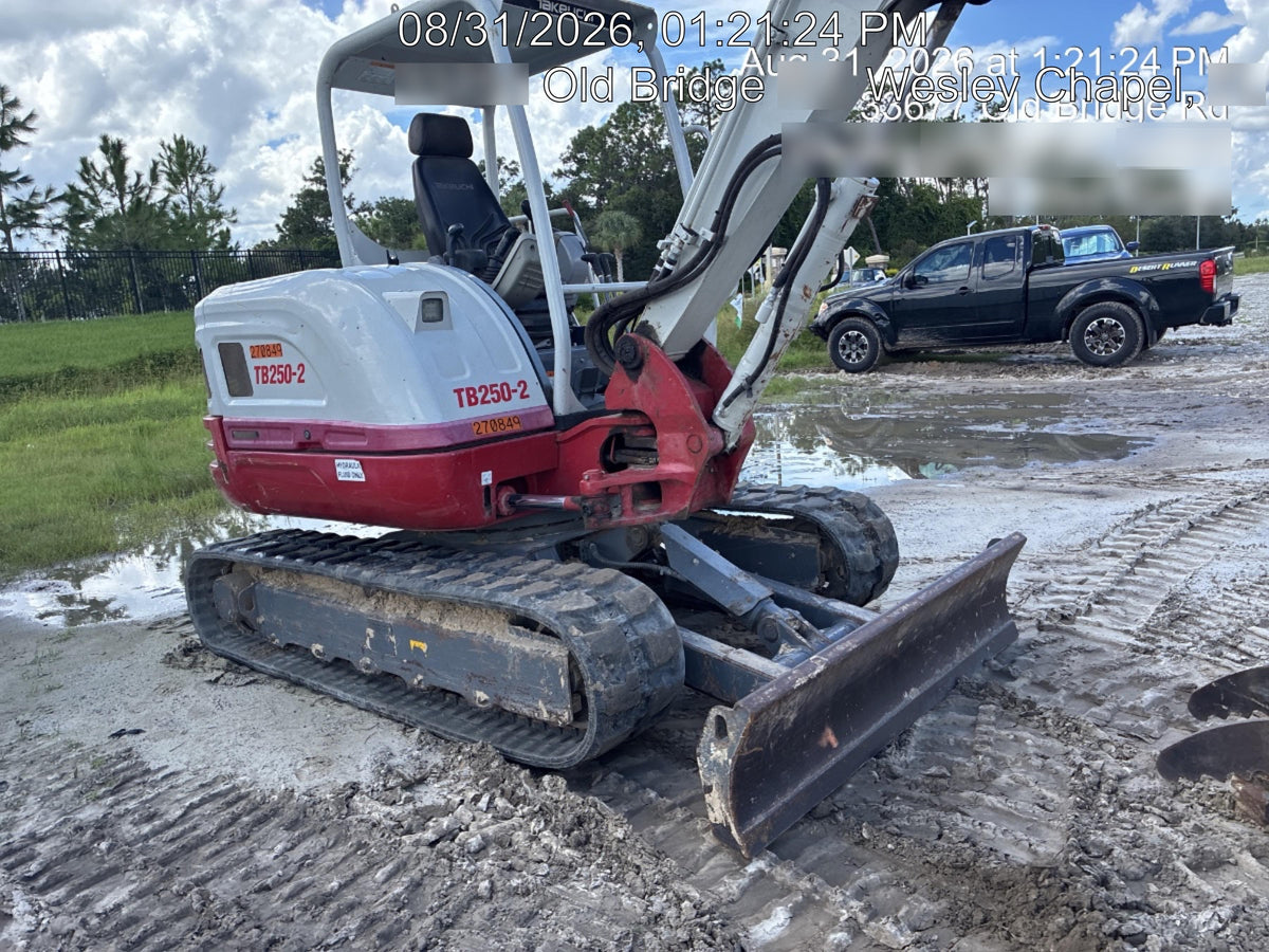 2022 TAKEUCHI TB250-2R