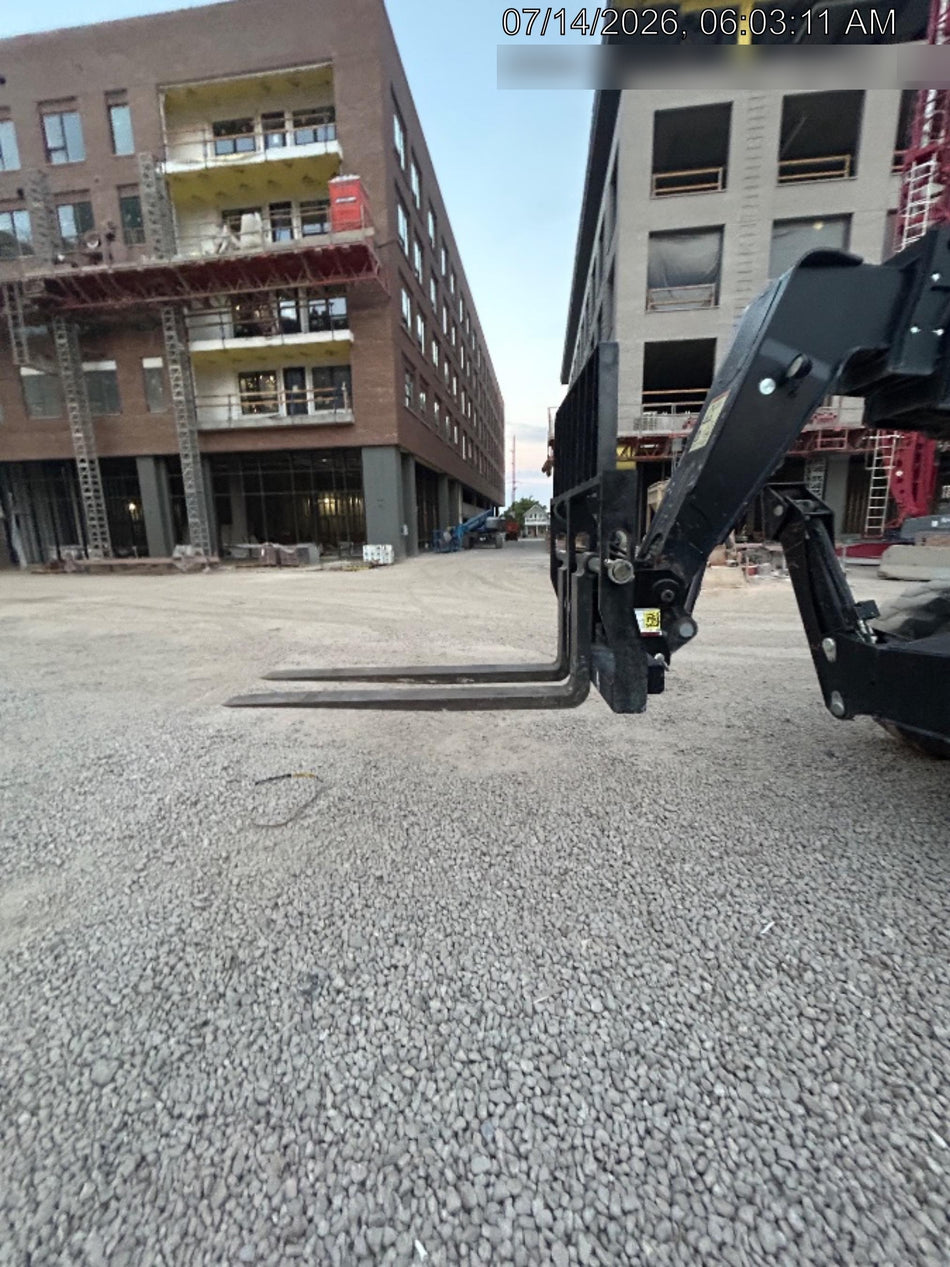 2021 JLG 1075