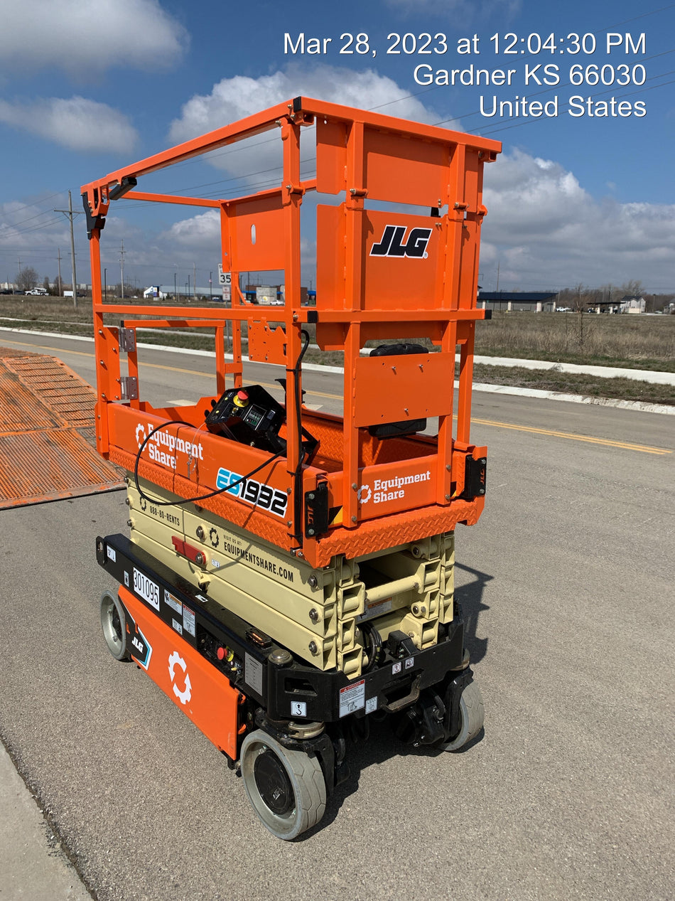 2023 JLG ES1932