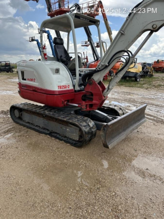 2021 TAKEUCHI TB250-2