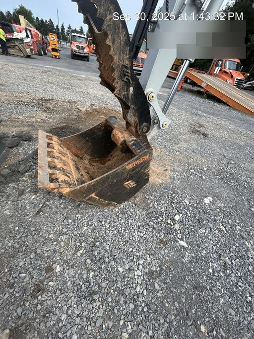 2025 TAKEUCHI 36" Bucket - Takeuchi