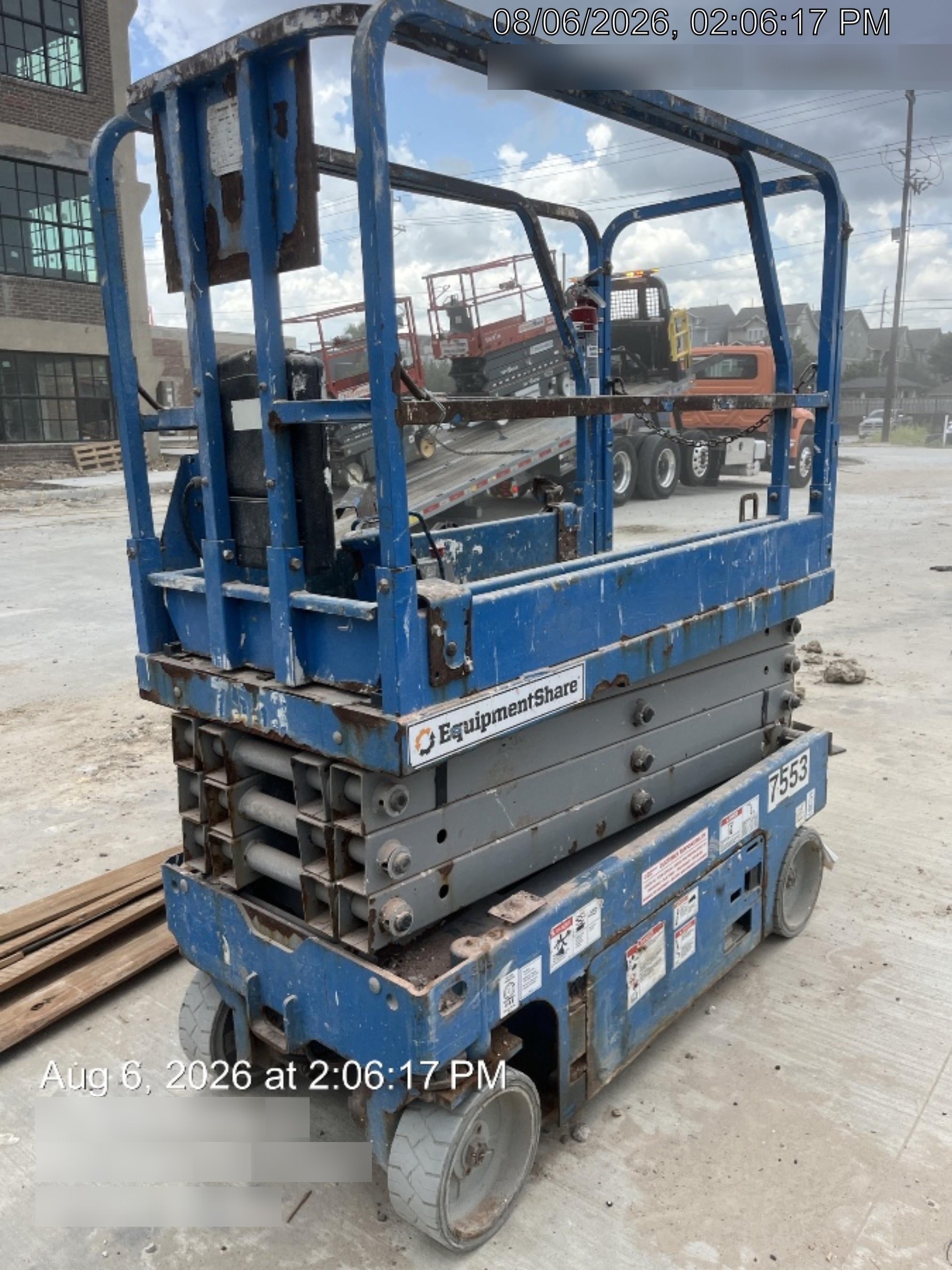 2017 Genie GS-1930 Genie GS-1930 Lift w/Fixed Rail and Chain Entry