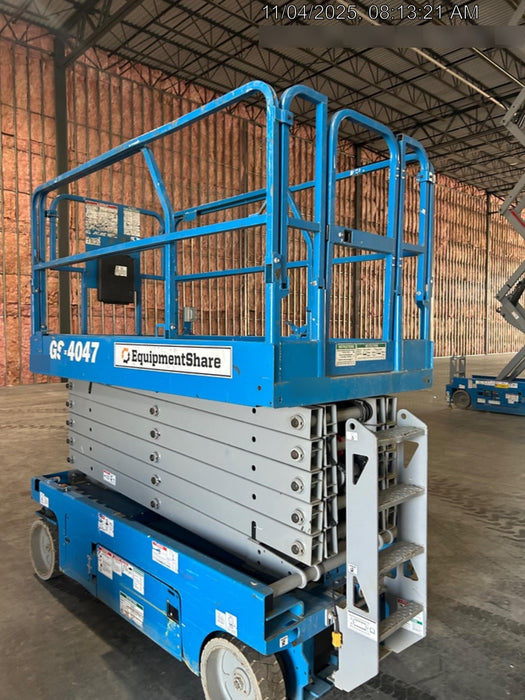 2019 Genie GS-4047 Folding rails with half height swing gate
