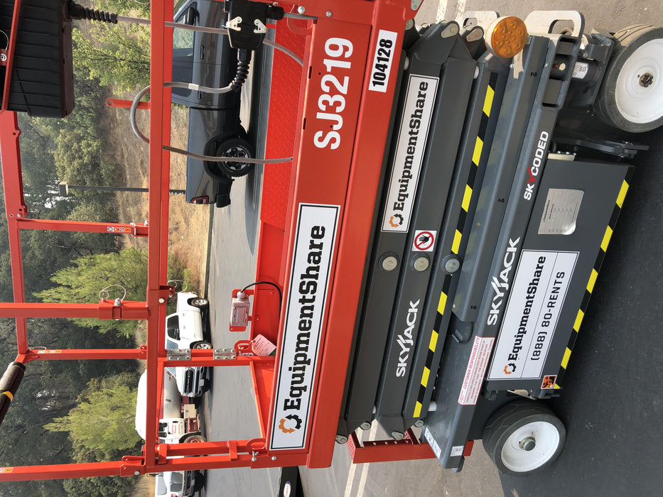 2020 Skyjack SJIII-3219 Solid NM Tires, Half height spring hinged entry gate, Dual Beacons, 800W Inverter