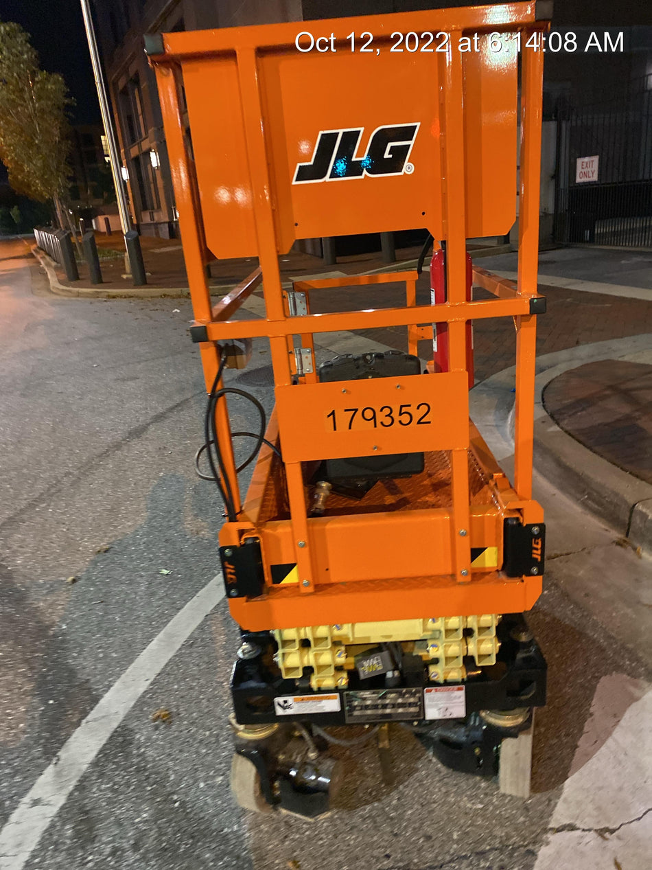 2021 JLG ES1330L