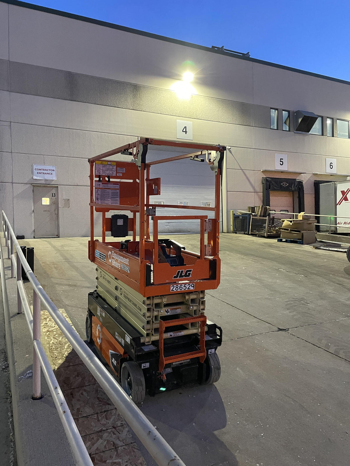 2022 JLG ES1932