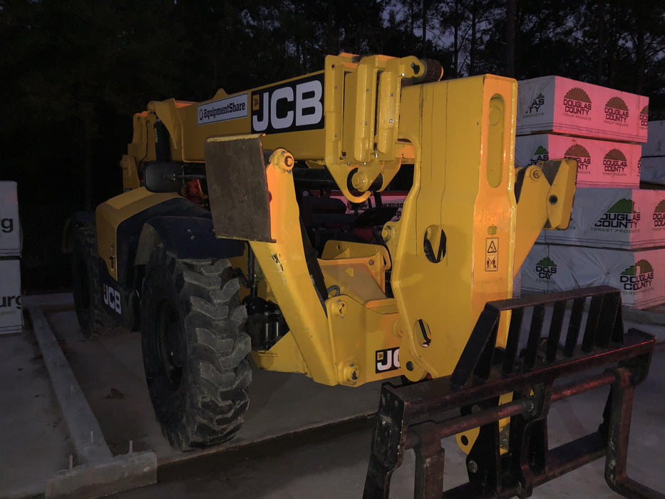 2019 JCB 512-56 Canopy, 109 HP, Solid Tires, STD Worklight, Beacon, Aux Hydraulics, Lifting Eye, Back up Alarm w/66" Carriage/60" Forks