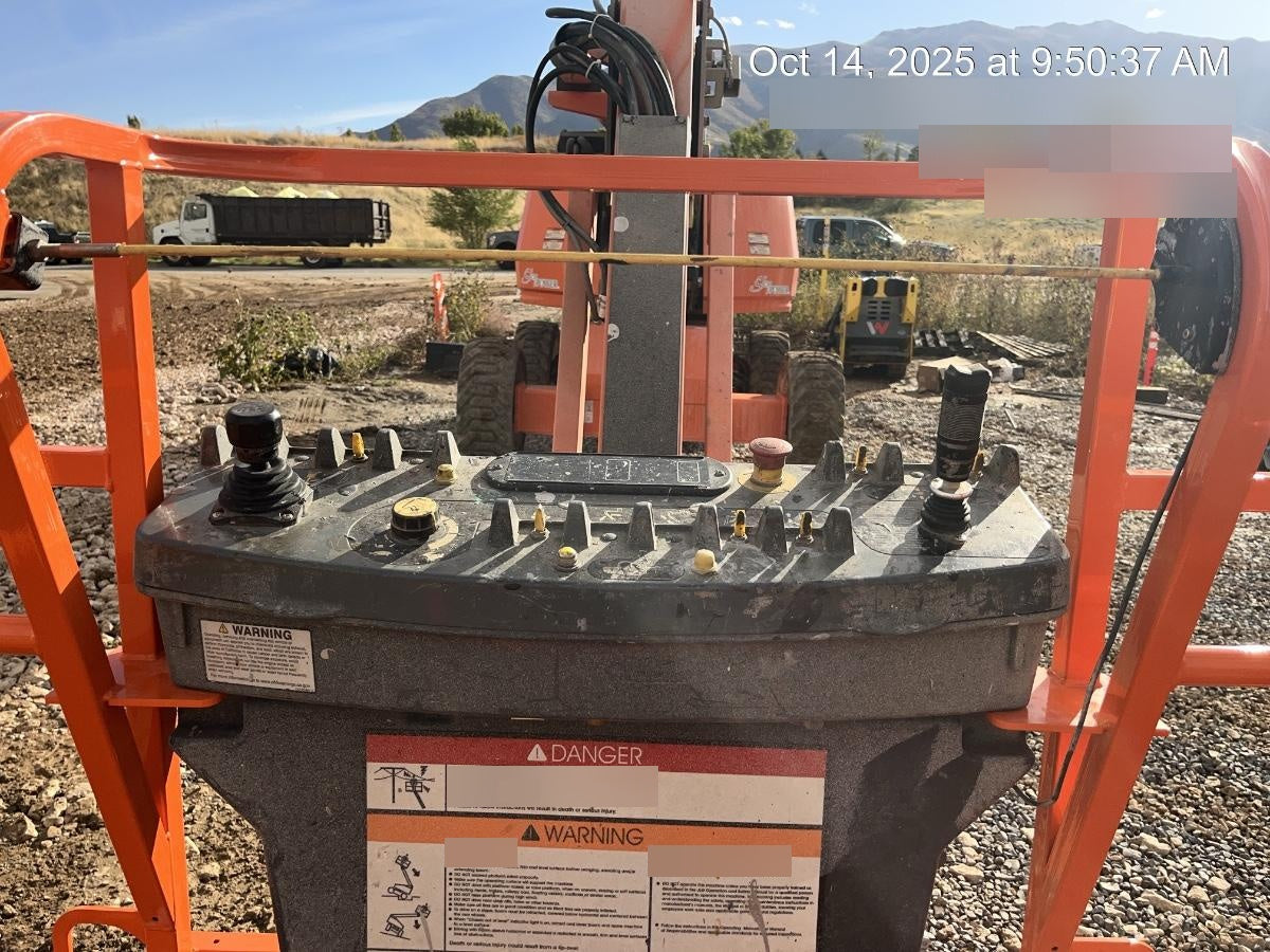 2023 JLG 660SJ