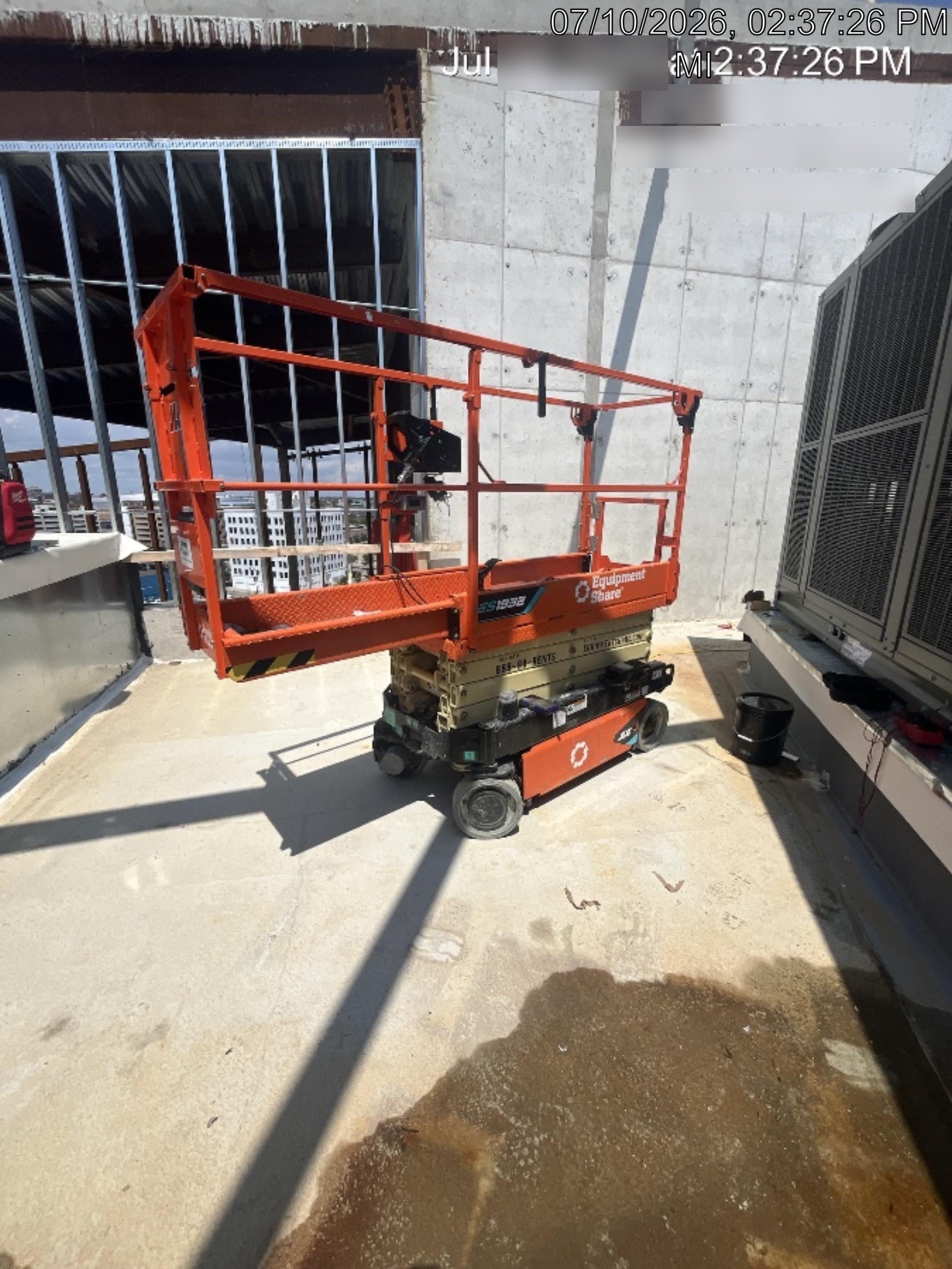 2025 JLG ES1932
