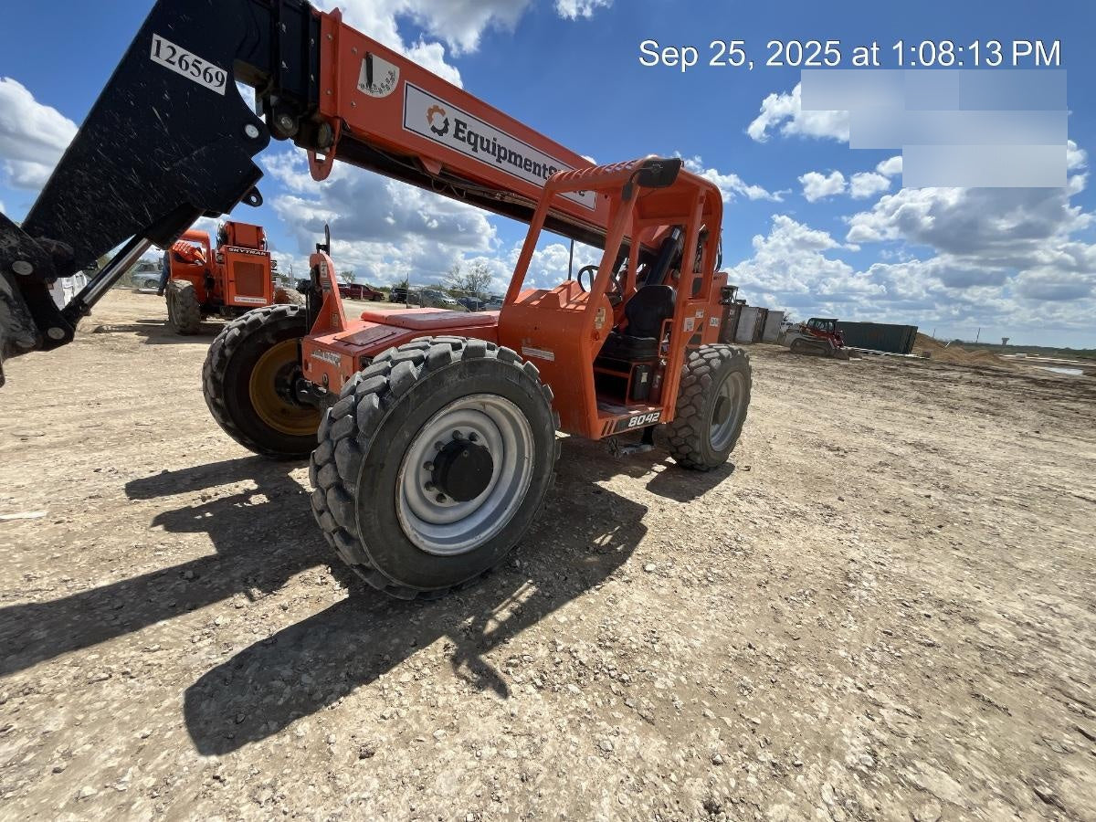2021 SKYTRAK 8042