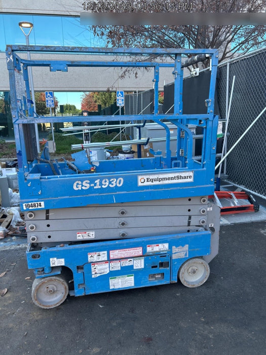 2020 Genie GS-1930 Solid Non Marking Tires, Beacon, Folding rails with half height swing gate, 800W Inverter