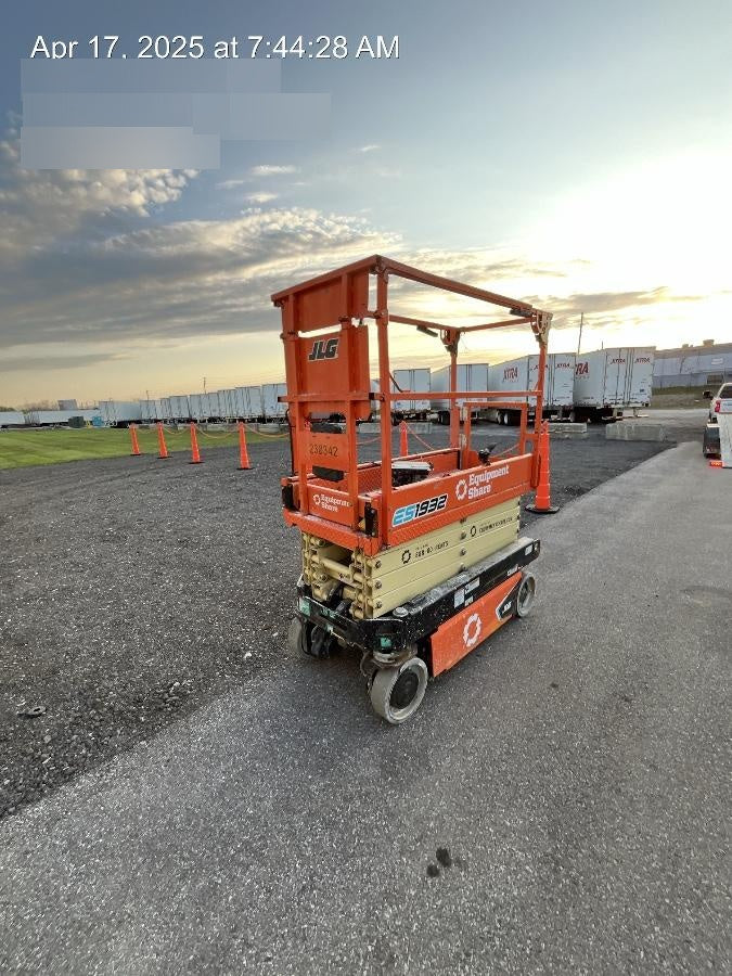 2022 JLG ES1932