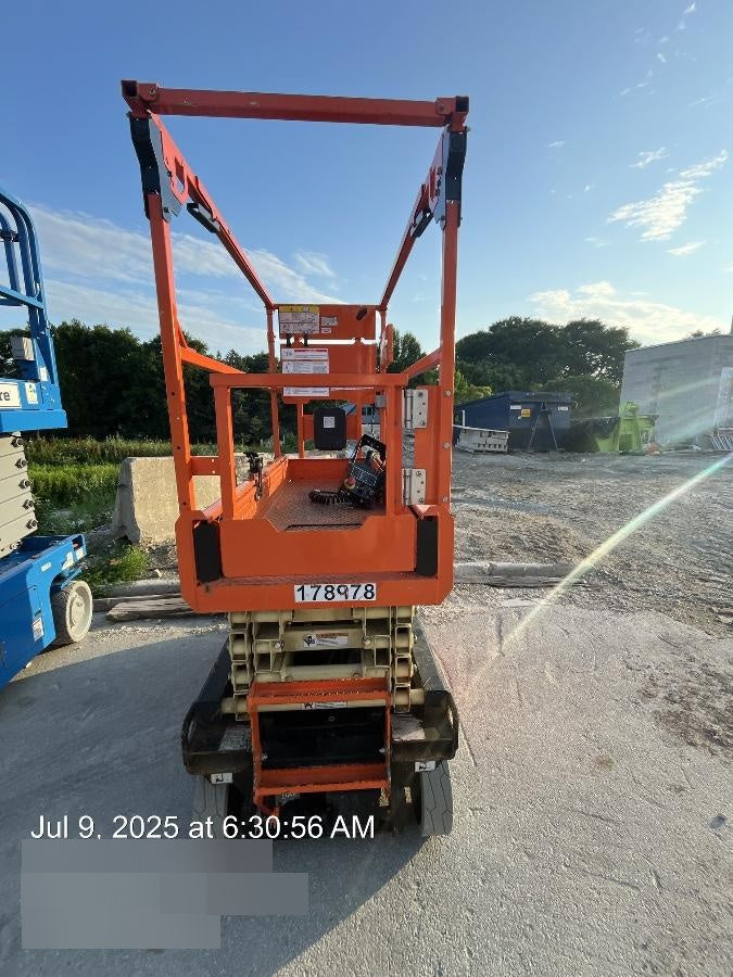 2021 JLG ES1932