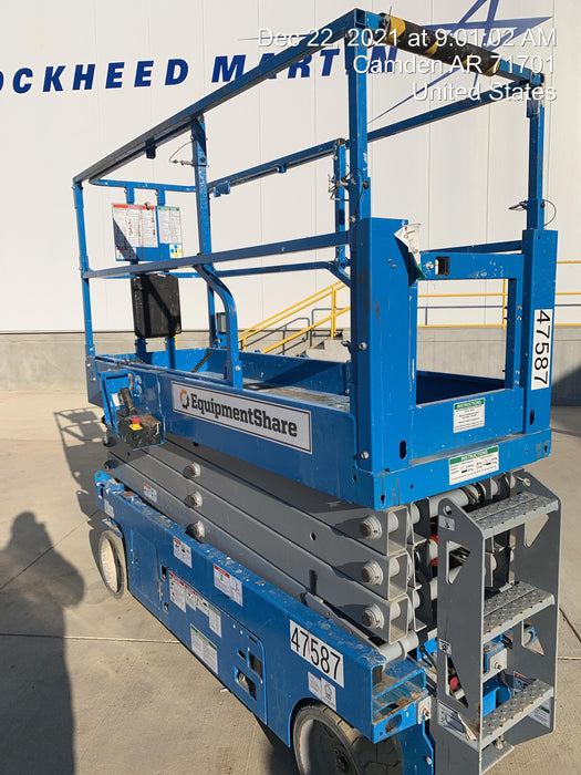 2019 Genie GS-2632 Folding rails with half height swing gate