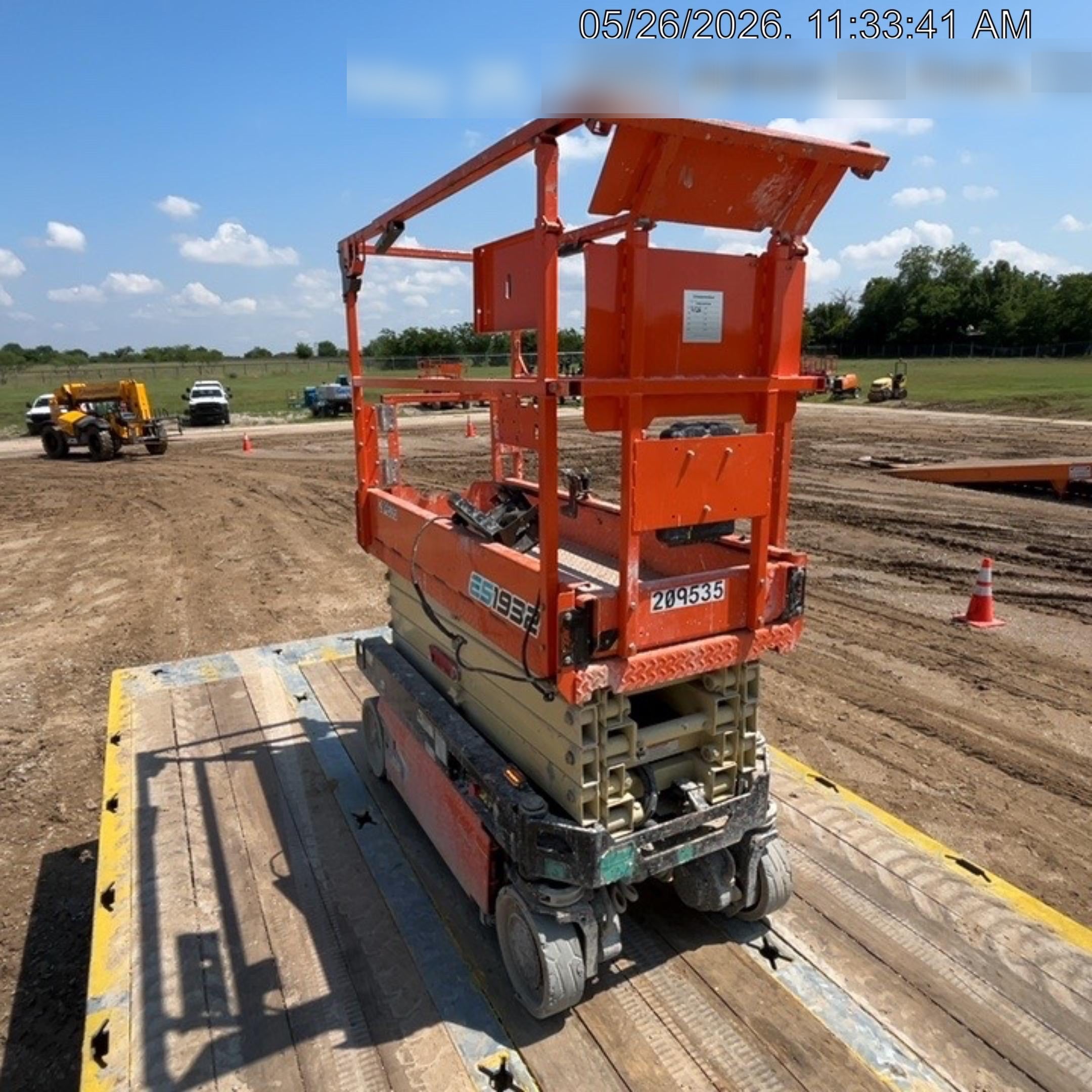 2022 JLG ES1932