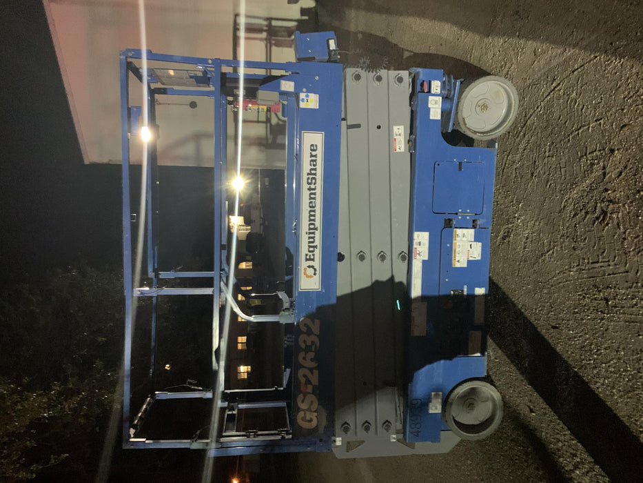2019 Genie GS-2632 Folding rails with half height swing gate